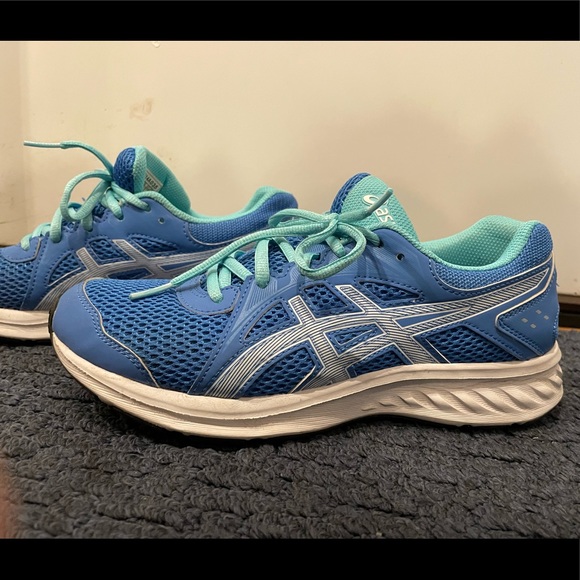 ASICS - Picture 2 of 4